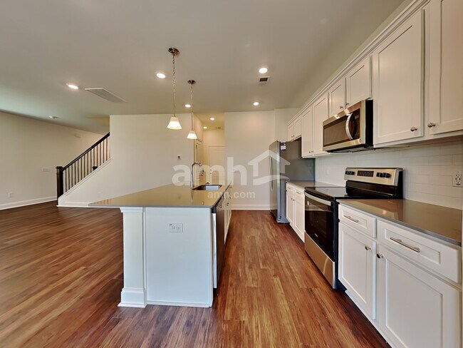 Building Photo - 528 Plumeria Ln