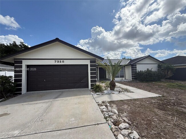 Foto del edificio - 7328 Pebble Beach Rd