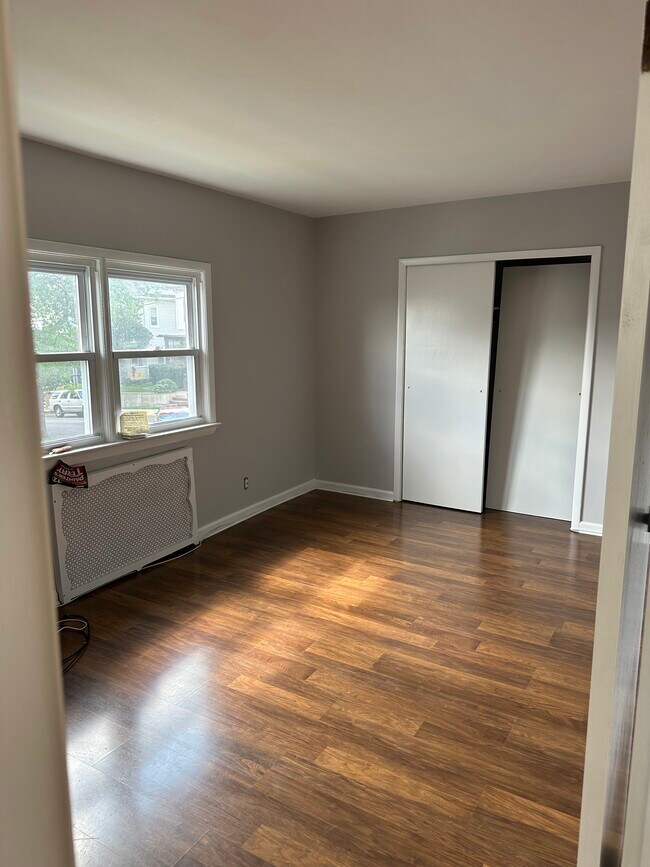 Bedroom #1 - 52 High St