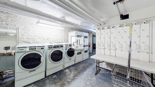 Building Photo - E 81st St