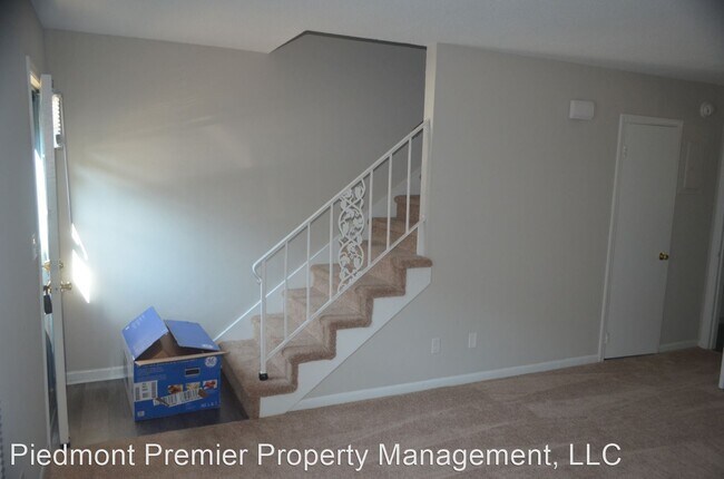 Building Photo - 323 Vineyard Park Ct
