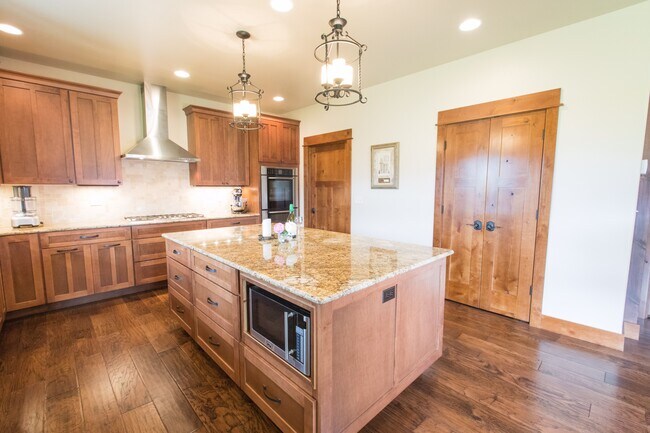 Building Photo - 72 Hyalite Ranch Ln