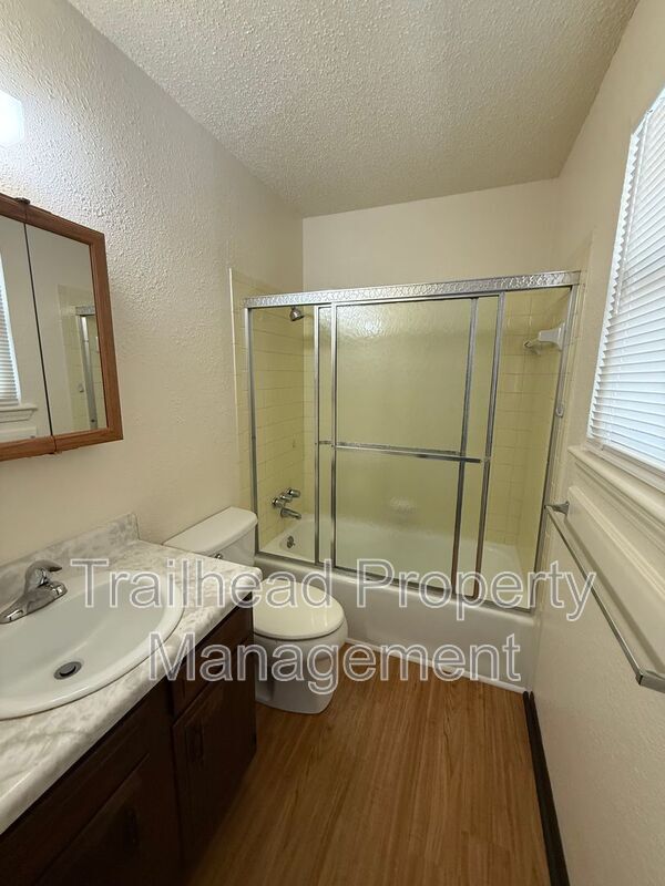 Foto del edificio - 816 E Walnut St