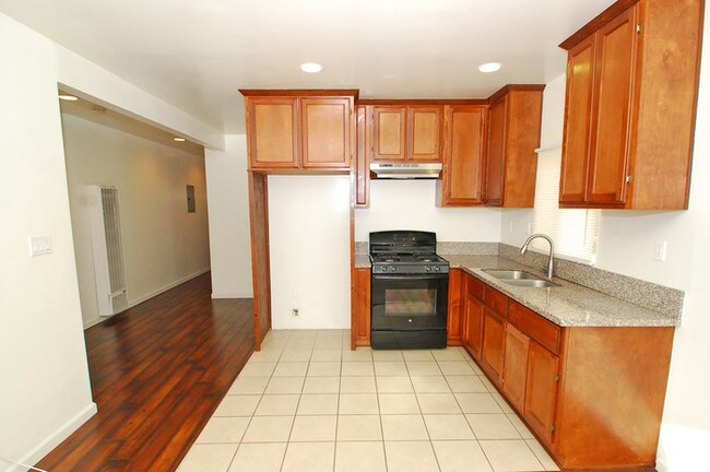 Building Photo - Updated 2 bedroom with GARAGE + Laundry