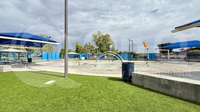 Foto del edificio - 5208 W Wood Dr