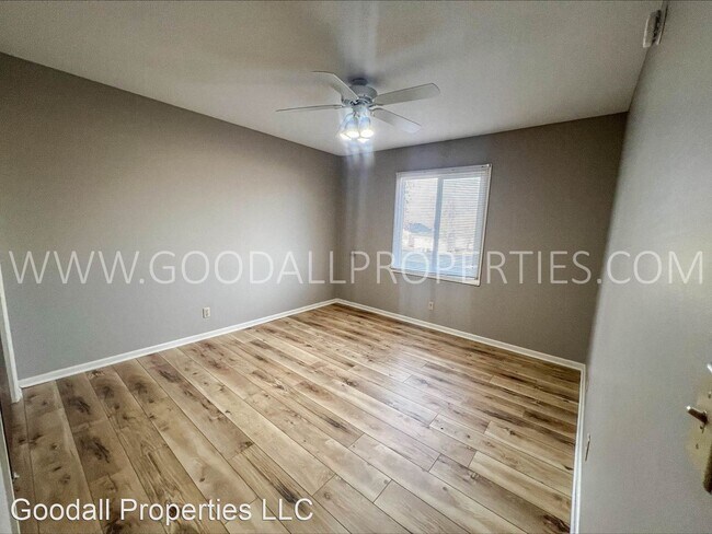 Foto del edificio - 2 br, 1 bath House - 2087 NW Hickory Ln