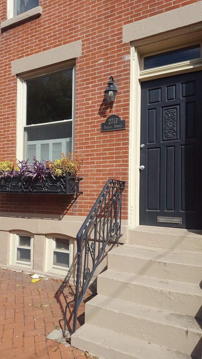 Foto del edificio - 2713 Poplar St