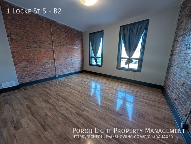 Building Photo - Gorgeous 4 Bedroom Industrial Style Apartm...