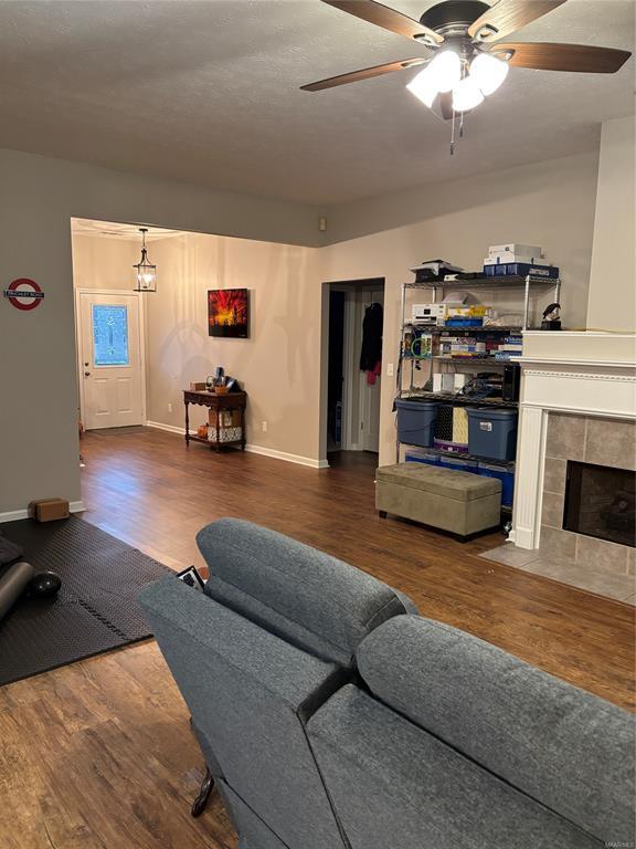 Foto del edificio - 1136 Hallwood Ln