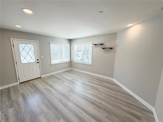 Foto del edificio - 1124 Mayflower Ave