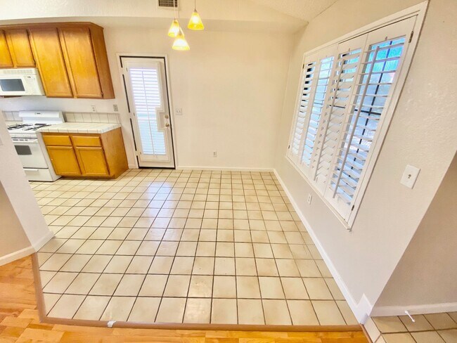 Building Photo - CHARMING ONE SINGLE-FAMILY HOME 2 BD/ 1 FB LOCATED IN VENTANA HILLS COMMUNITY