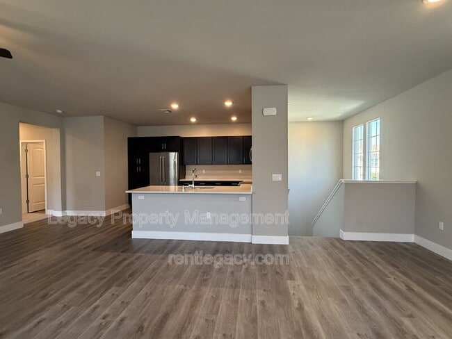 Building Photo - 5301 E Commerce Way
