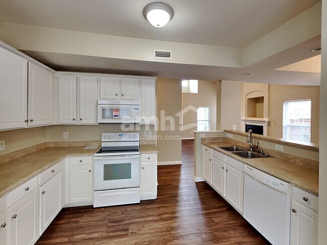 Foto del edificio - 7472 Riverland Dr