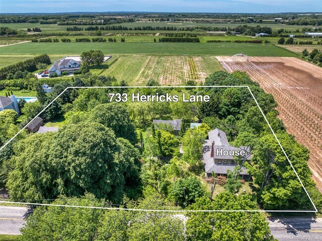 Building Photo - 733 Herricks Ln