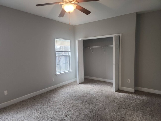 Building Photo - 7 6th Ave