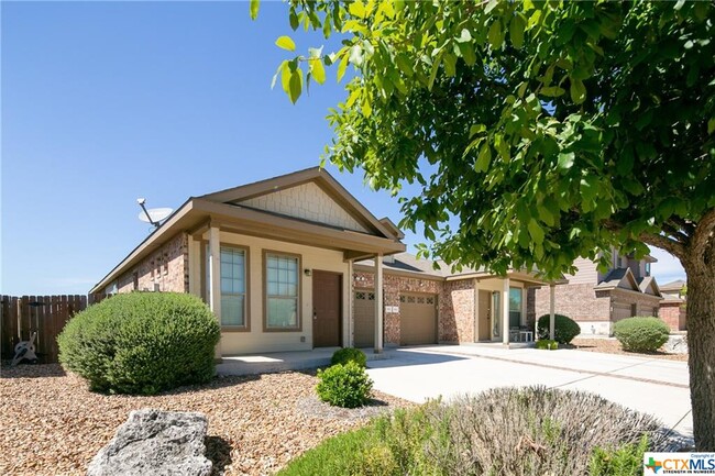 Foto del edificio - 533 Creekside Cir