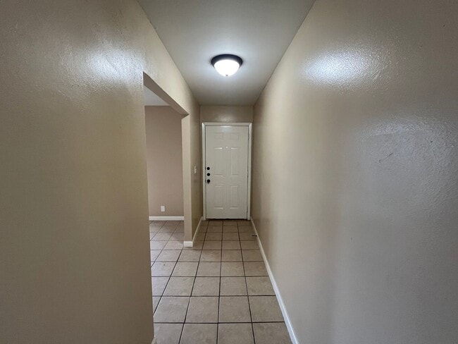 Building Photo - 7102 Glen Point Dr