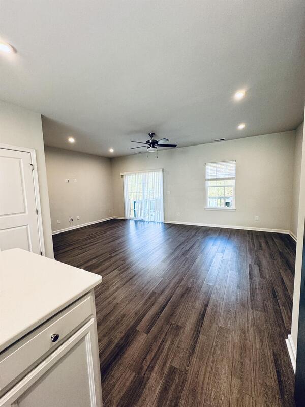 Building Photo - 449 Cross Country Way