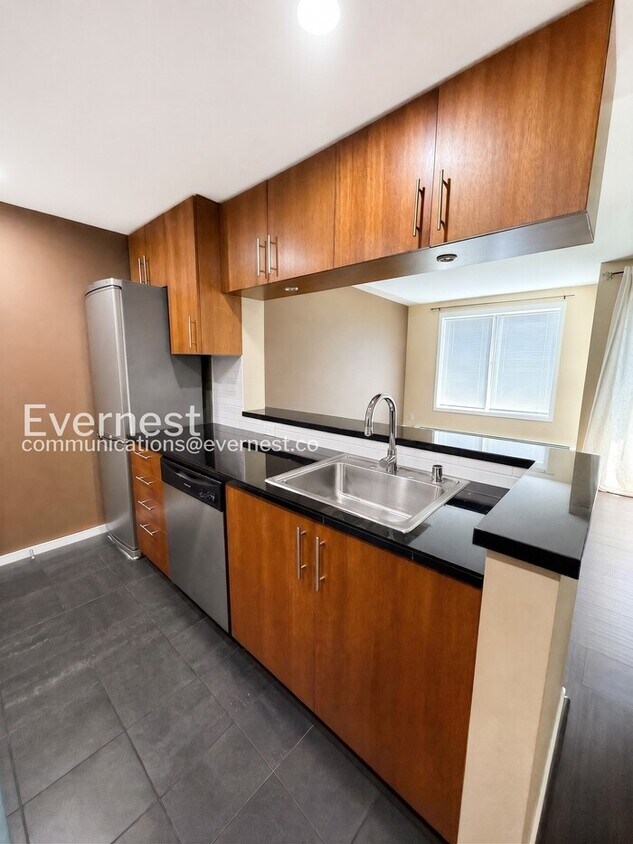 Foto del edificio - 2721 1st Ave