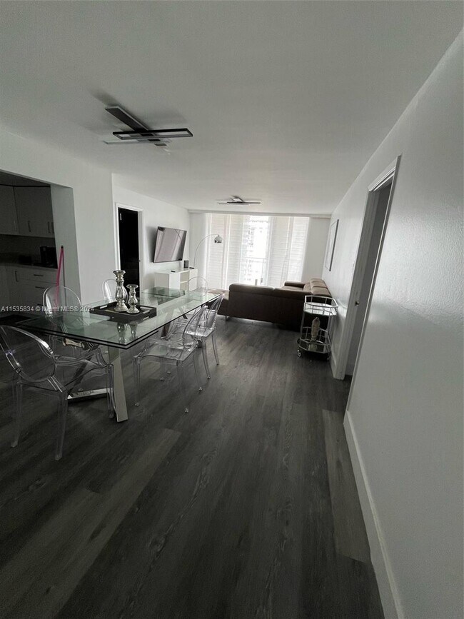 Foto del edificio - 18071 Biscayne Blvd