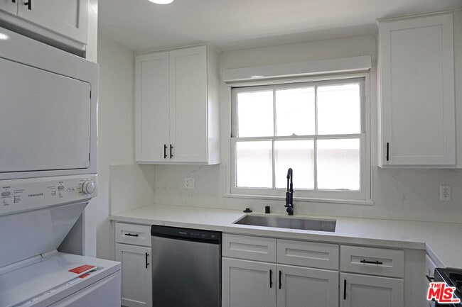 Foto del edificio - 1138 Princeton St