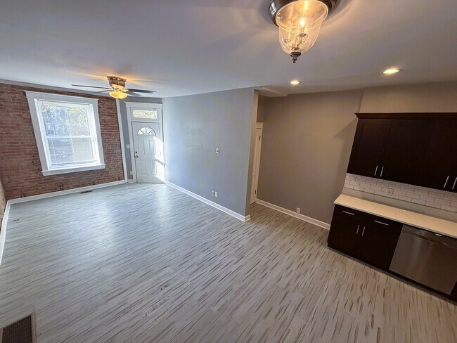 Foto del edificio - 5011 Devonshire Ave