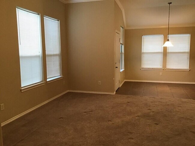 Building Photo - 2102 Sailwind Dr