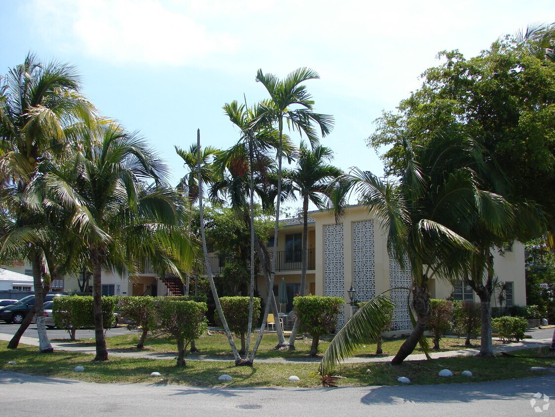 Foto del edificio - 13990 NE 20th Ct