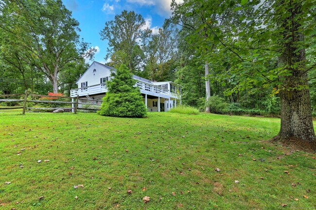 Building Photo - 59 N Racebrook Rd