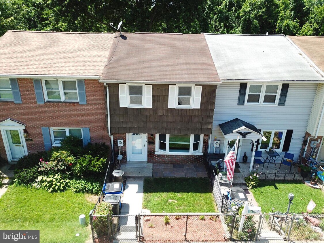 Primary Photo - 1003 Peach Orchard Ln