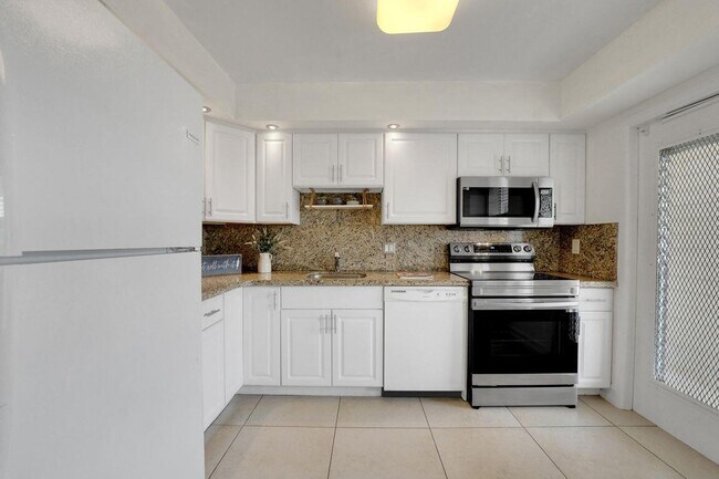 Foto del edificio - 3351 S Palm Aire Dr