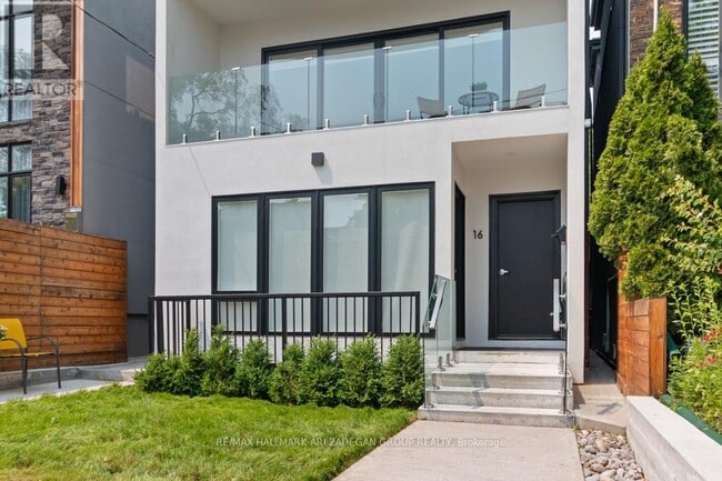Building Photo - 16 Minto St