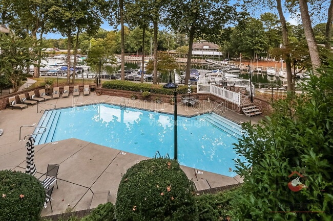 Photo - 220 Northwest Dr House