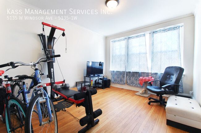 Foto del edificio - 5135 W Windsor Ave