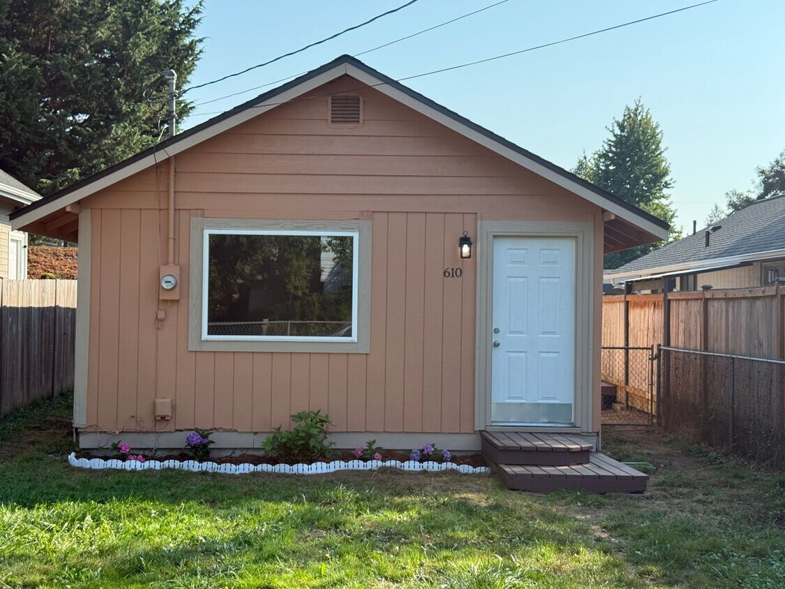 Foto principal - Charming Updated Cottage in the Heart of M...