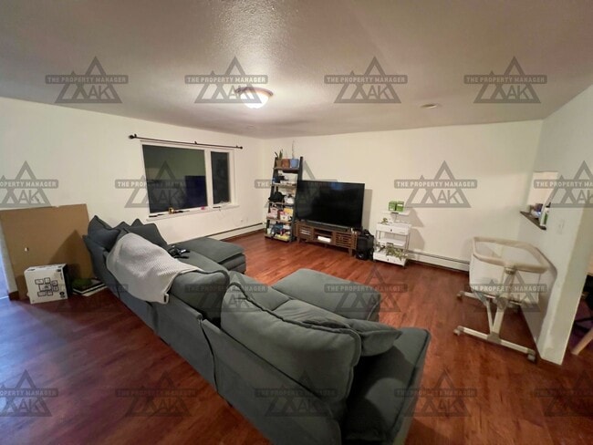 Building Photo - Charming Pet-Friendly 3-Bedroom Home with Garage & Wood Stove – North Pole