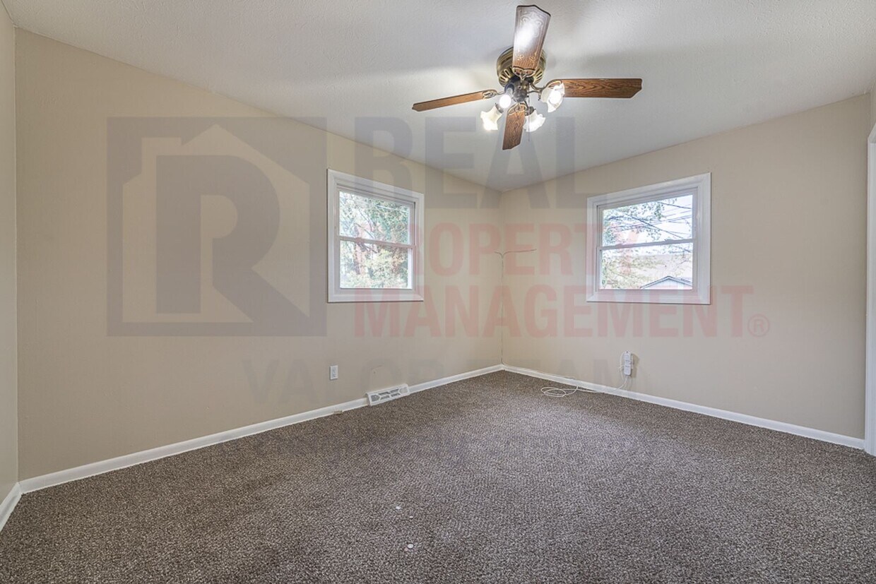Foto principal - 1522 E 172nd St