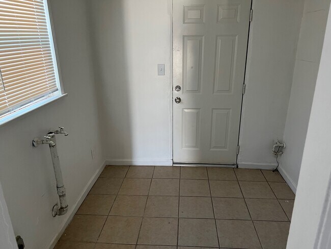 Foto del edificio - 1017 Hall Ave