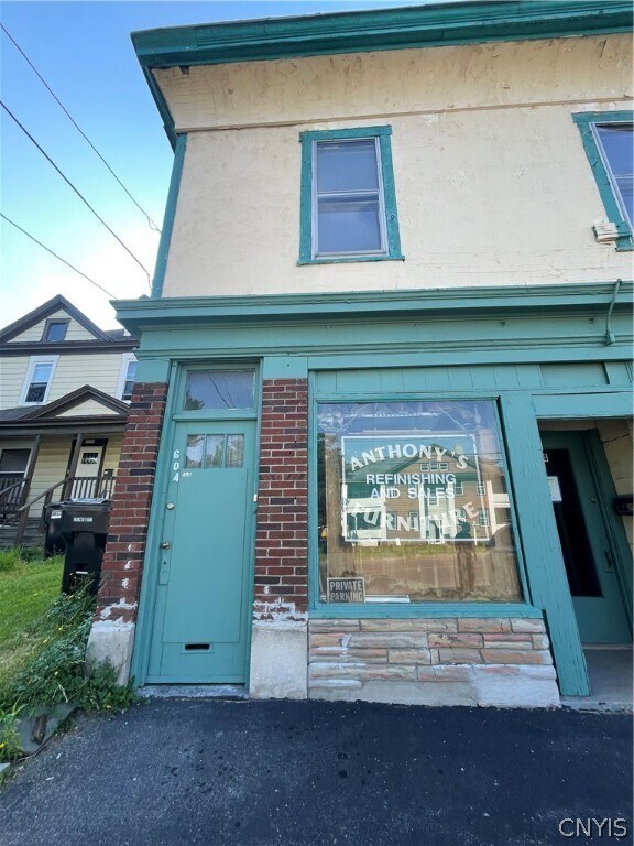 Building Photo - 604 Court St