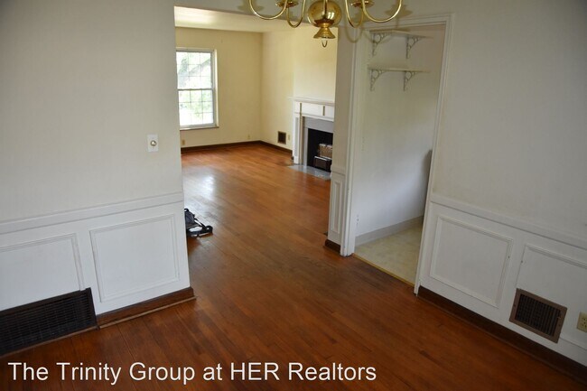 Building Photo - 2098 Ridgeview Rd