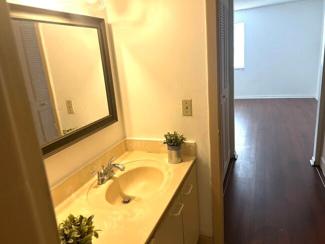 Foto del edificio - 6296 NW 186th St