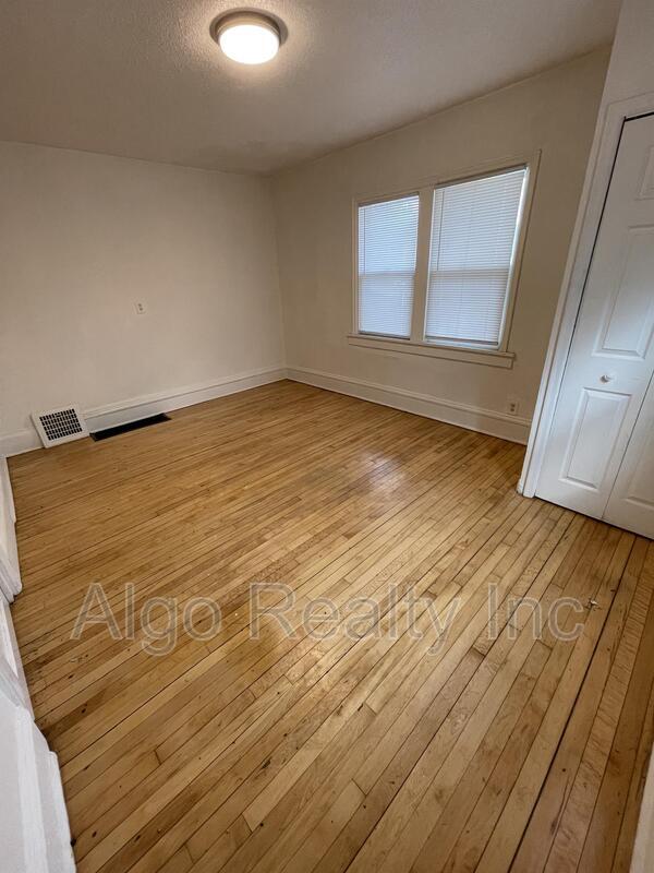 Foto del edificio - 2411 Golden Valley Rd