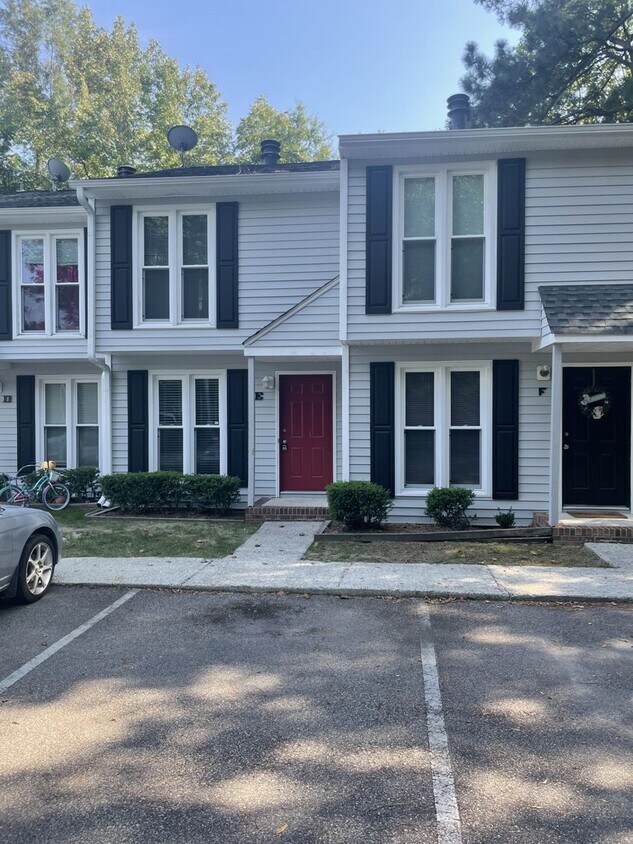 Primary Photo - 2 Bedroom 1.5 Bathroom Townhome!