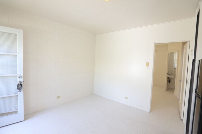 Foto del edificio - McCully - 1 Bdrm/1 Bath/1 Prkg - $1,300