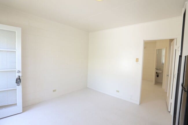 Building Photo - McCully - 1 Bdrm/1 Bath/1 Prkg - $1,300