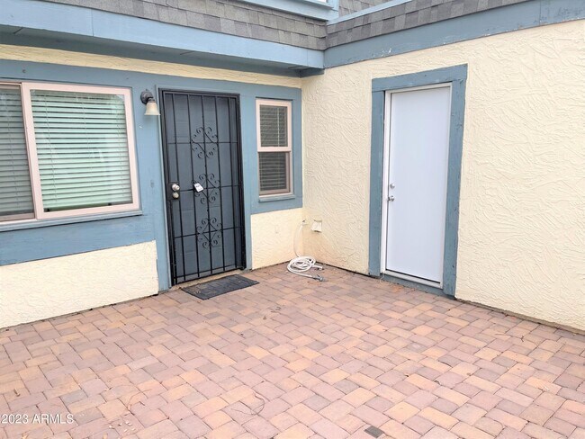Building Photo - 8037 N 32nd Ln