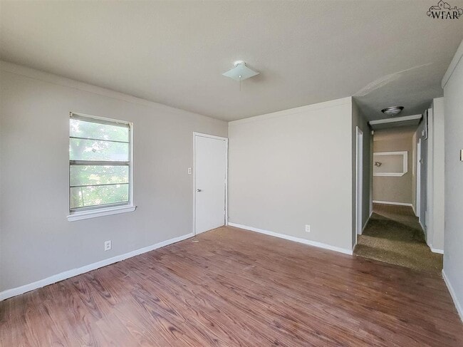 Building Photo - 1421 Deville St