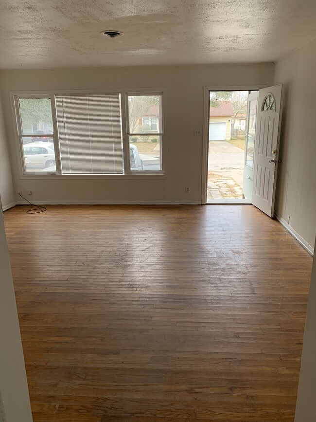 Living Room - 602 S Wanda Dr