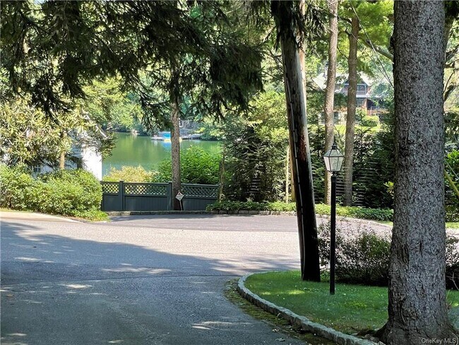 Foto del edificio - 3 N Lake Rd