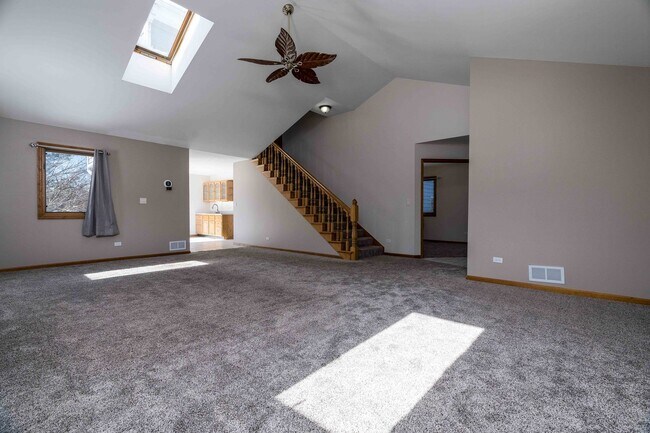 Foto del edificio - 664 Lincoln Ave